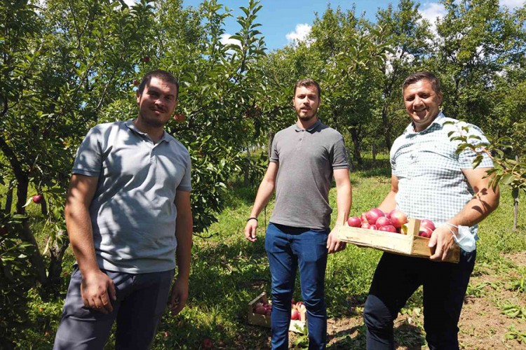 "Korijeni" razvijaju rodnu grudu