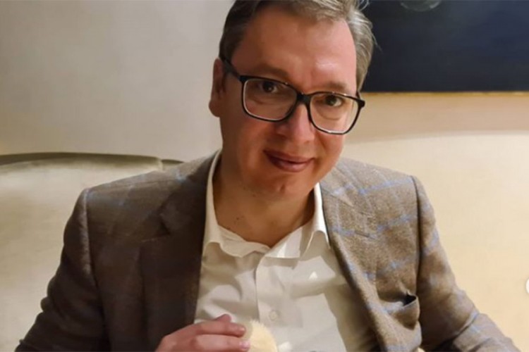 Vučić se pohvalio poklonom od šeika