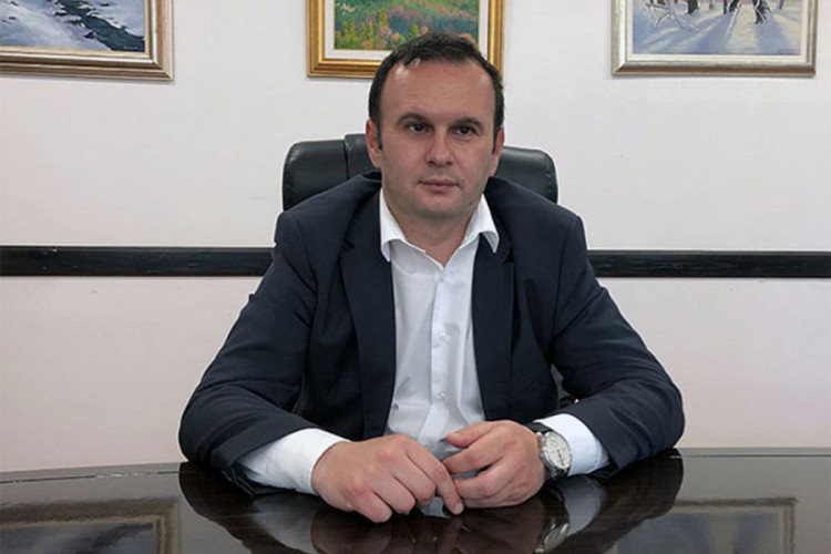 Ćosić traži uklanjanje tabli u Sarajevu kojima se podstiče mržnja prema Srbima