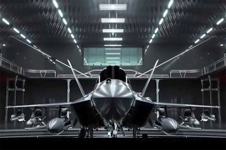 Južna Koreja predstavila svoj borbeni avion