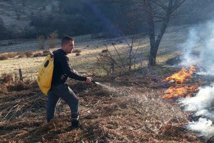 Šest sati branili kuće od vatrene stihije