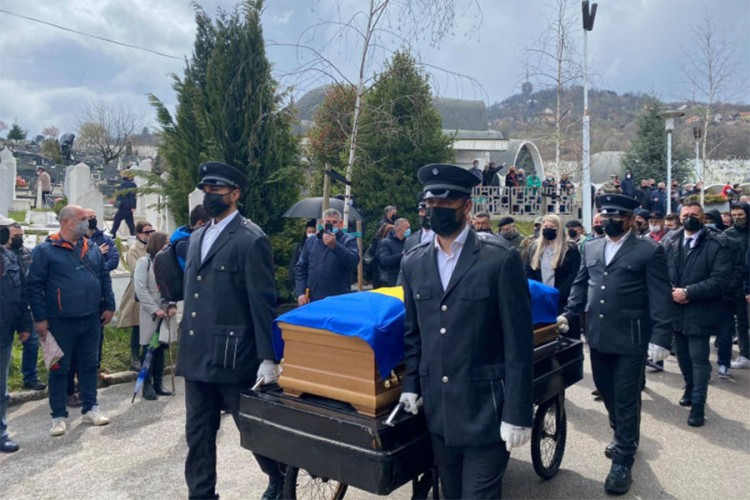 Jovan Divjak sahranjen uz pjesmu Bella ciao