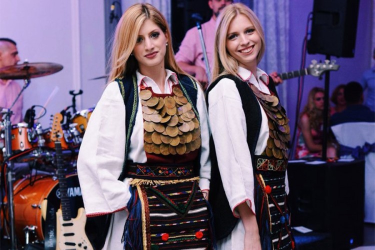 Sestre Santrač: Velika je odgovornost na onome ko opjeva istoriju