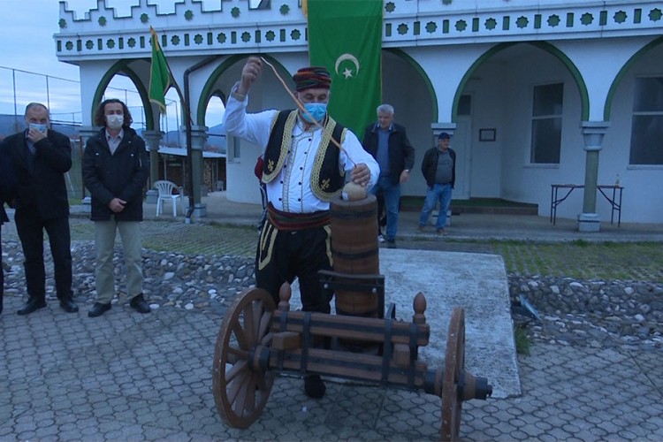 Hitac iz topa tradicionalno najavio dolazak ramazana