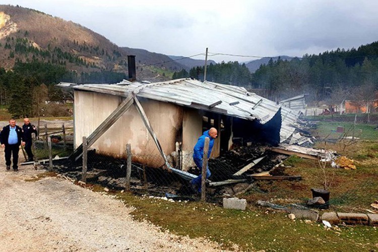 Stambeni kontejneri za porodice koje su ostale bez krova nad glavom