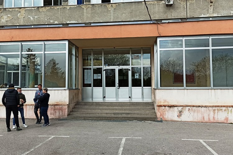 U TK učenici ponovo u klupama, neki se nemušto pobunili