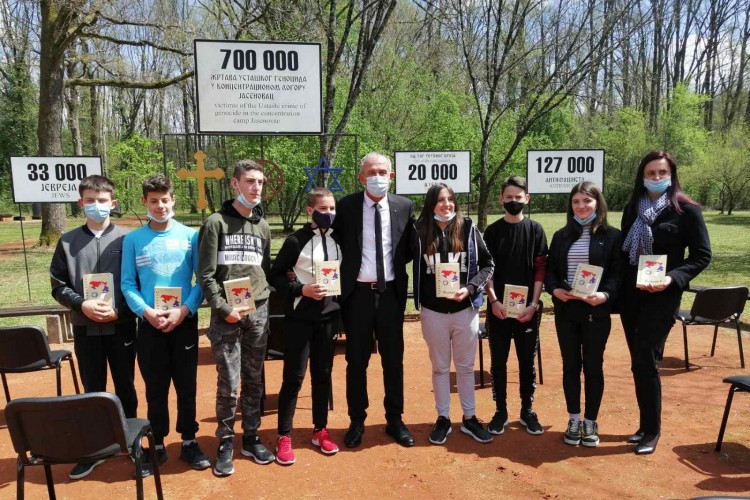 U Donjoj Gradini promovisana knjiga "Naoružavanje istinom"