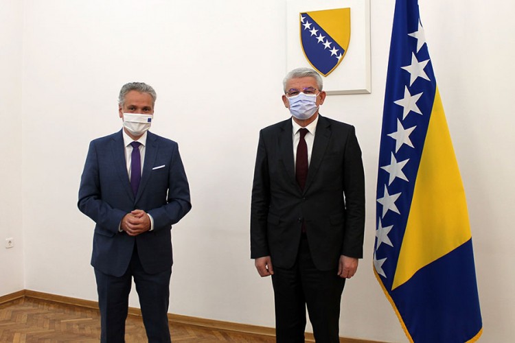 "Fokus političkog djelovanja vratiti na borbu protiv kovida 19"