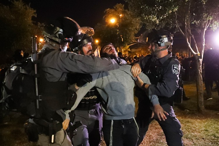 Neredi u Jerusalimu, desetine ljudi povrijeđeno