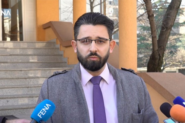 Šešelj uručio Juki književnu nagradu Hrvatskog slova