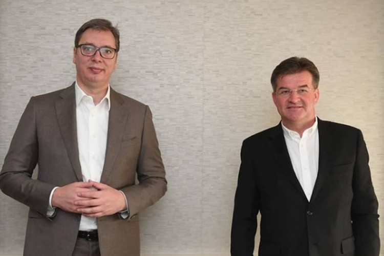 Vučić se sastao sa Lajčakom u Briselu