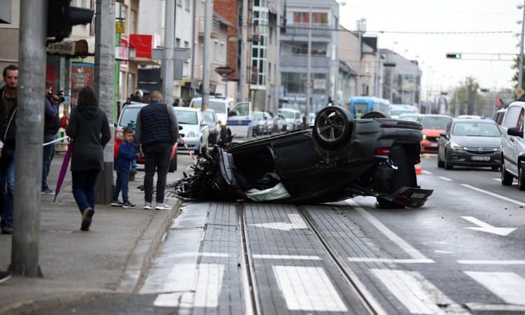 Snimljen stravičan udes u Zagrebu, pješaka centimetri dijelili od tragedije
