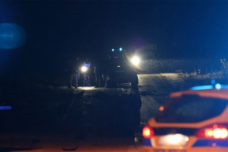 Stao i otvorio vrata, auto naletio i usmrtio mladiće