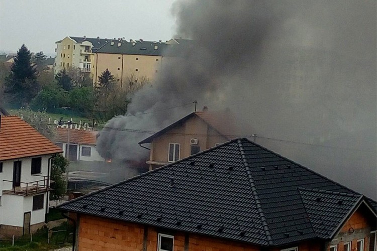Ugašen požar u Bijeljini, uzrok vjerovatno loše instalacije
