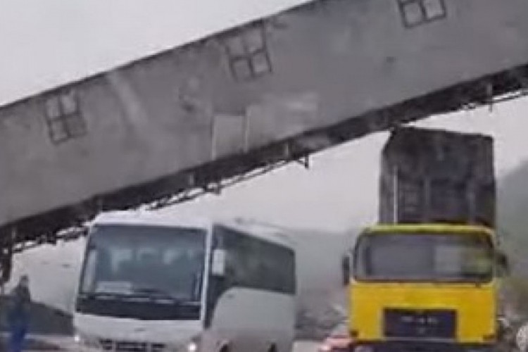 Kamiondžija kipom udario u transportnu traku za ugalj
