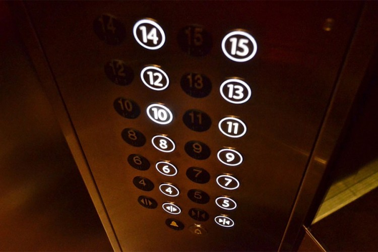 Servisera usmrtio lift