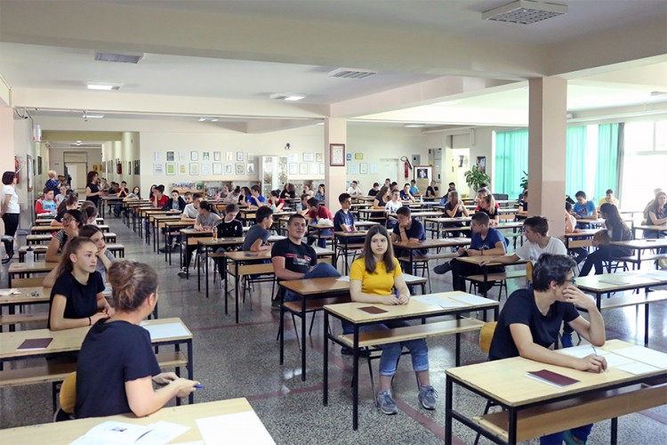 Korona pomrsila račune: Ipak nema male mature u RS