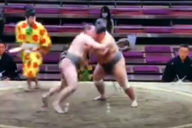 Sumo rvač umro nakon što mu je rival slomio vrat (UZNEMIRUJUĆE)