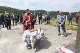 Služen parastos za 54 ubijena civila u Bijelom potoku