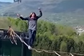Novi snimak hodanja po žici između nebodera u Sarajevu