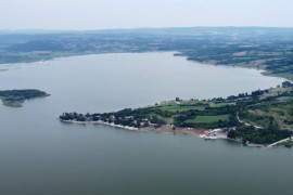 Ronioci tragaju za djevojkom koja je upala u Gružansko jezero
