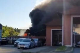 Požar u skladištu tržnog centra u Zemunu