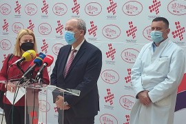 Grčki ambasador UKC RS simbolično uručio ček od 50.000 evra