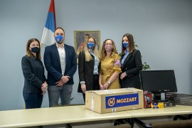 Mozzart pomaže Kostajnici: Donirali računare Srednjoškolskom centru