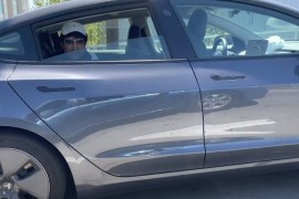 Uključio auto-pilot i vozio se na zadnjem sjedištu pa uhapšen