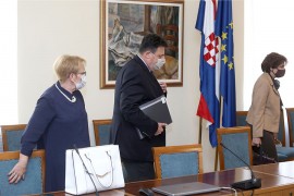 Muškarac u Sisku ukrao 43 listića sa birališta