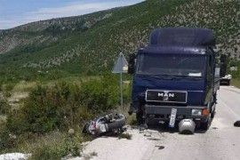 Motociklista poginuo nakon sudara s kamionom kod Ljubinja