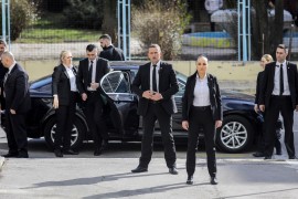 Čeliče policijske redove za zaštitu političara
