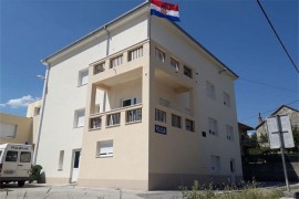 Žene kamenovale policijsku stanicu u Hrvatskoj