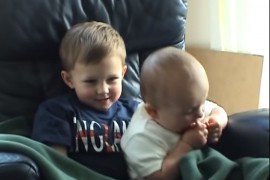 Porodični video "Čarli me ugrizao za prst" prodat na aukciji