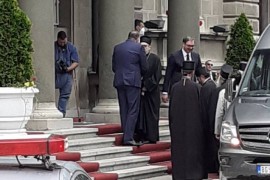 Dodik na ručku sa Vučićem, patrijarhom Porfirijem i vladikama