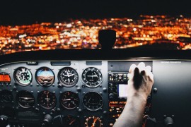 Pilot se u kokpitu skinuo pred kopilotkinjom i gledao pornografiju