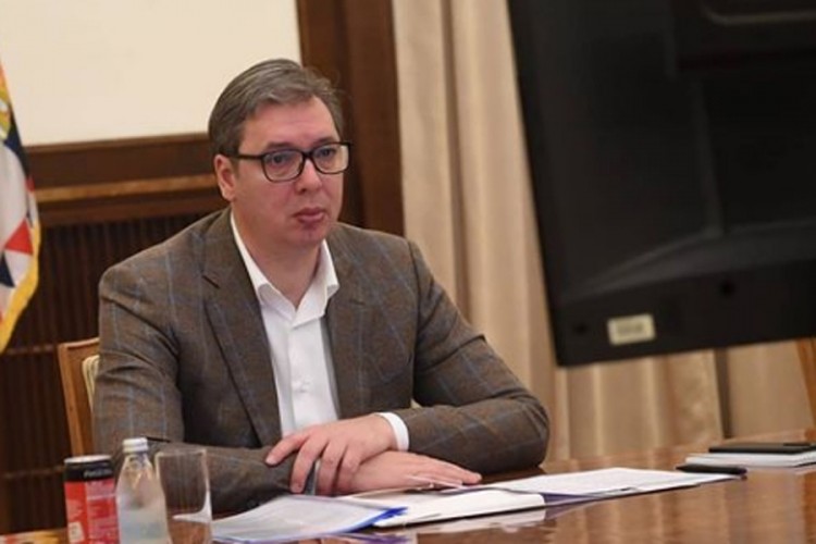Vučić objavio ko sve i kada dobija novčanu pomoć u maju