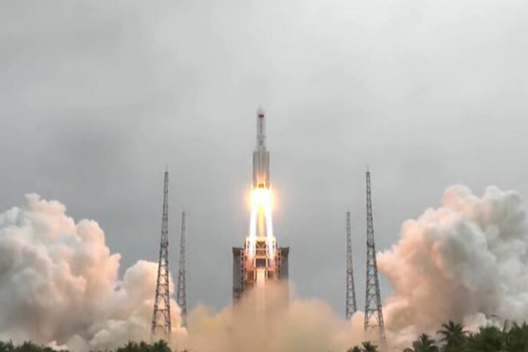 Dio rakete nekontrolisano pada ka Zemlji