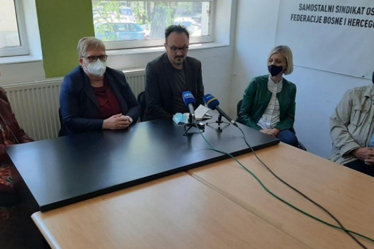 Nezadovoljni prosvjetari u USK žele svoje vakcine