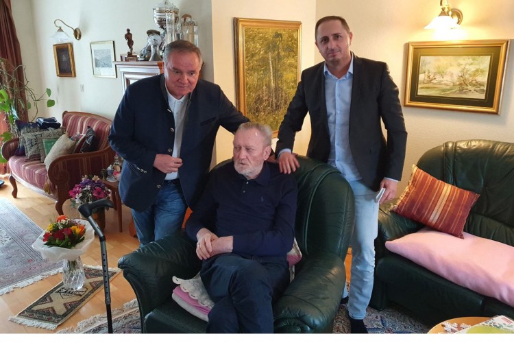 Venger, Džeko i Pjanić čestitali Osimu