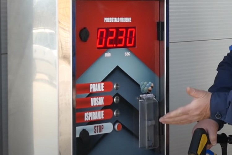 Ukraden novac iz samouzlužne autopraone