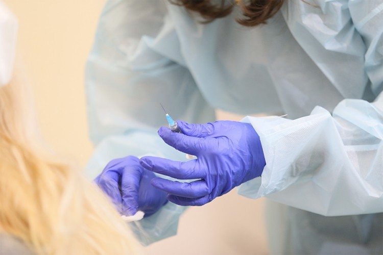 U naredna tri dana u BiH stiže više od 100.000 doza vakcina