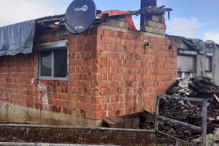 Izgorjela kuća, vatrogasce izdala pumpa