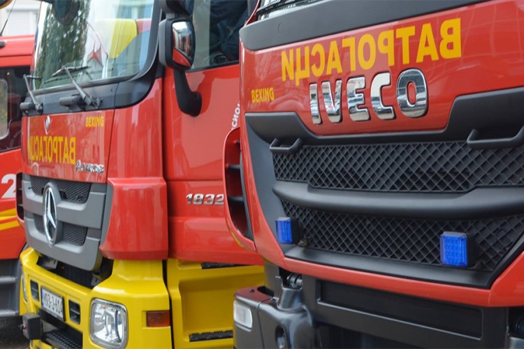 U požaru u garaži izgorjeli automobil i mašine