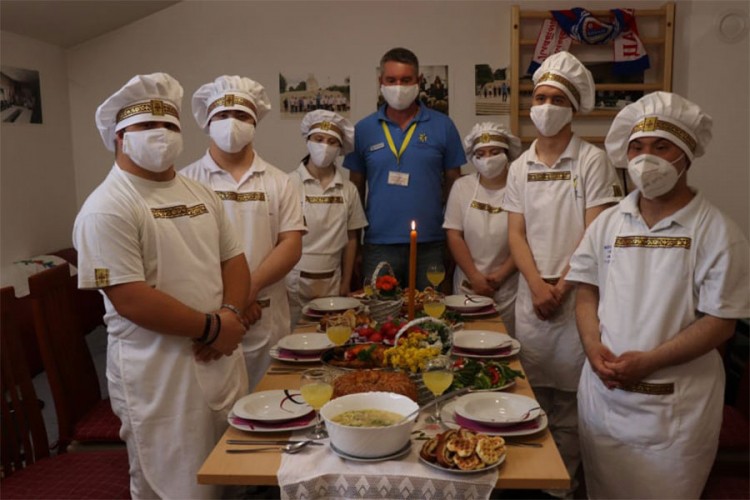 Šest osoba iz Daun sindrom centra na gastro-festivalu u Moskvi