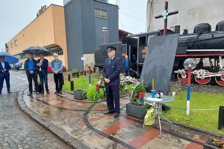 Služen pomen za 28 poginulih željezničara