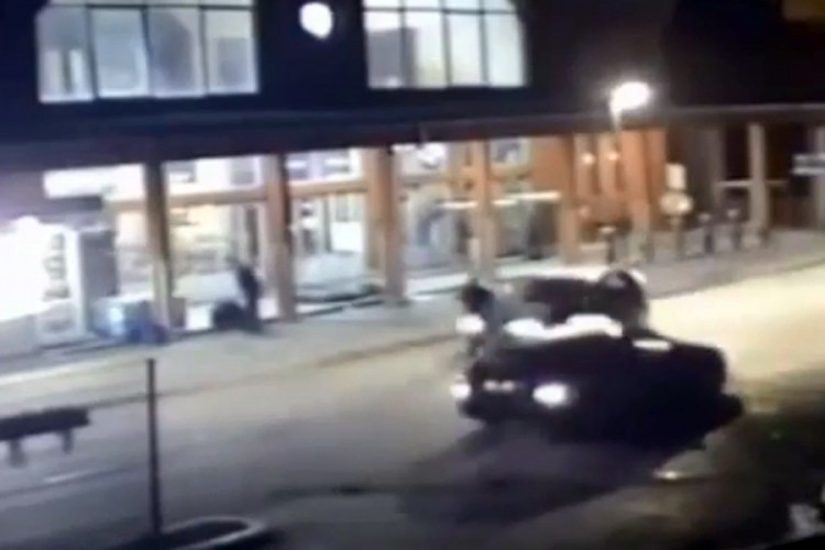 Udario ga auto dok je pretrčavao ulicu, sve snimljeno