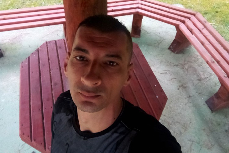 Ostao bez vozačke pa napisao da policajcima treba otkinuti glavu