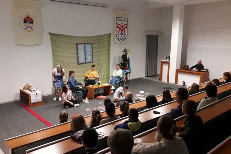 "Moja porodica" premijerno izvedena u Novom Gradu