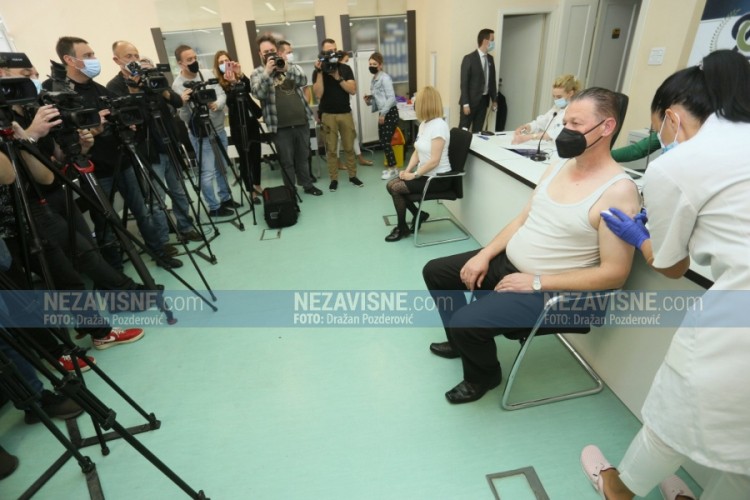 Vakcinisano samo 30 medijskih radnika, ostali na čekanju